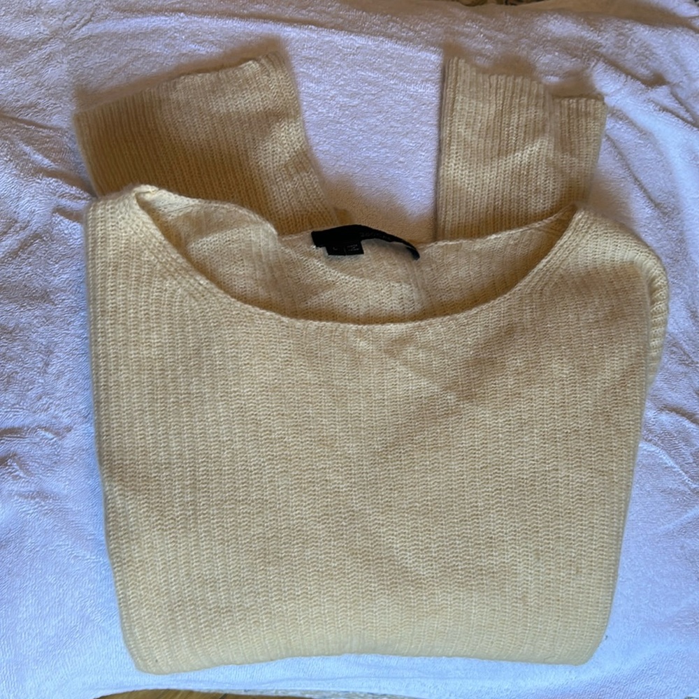 360 Cashmere ivory cashmere sweater with delicate ribbing
